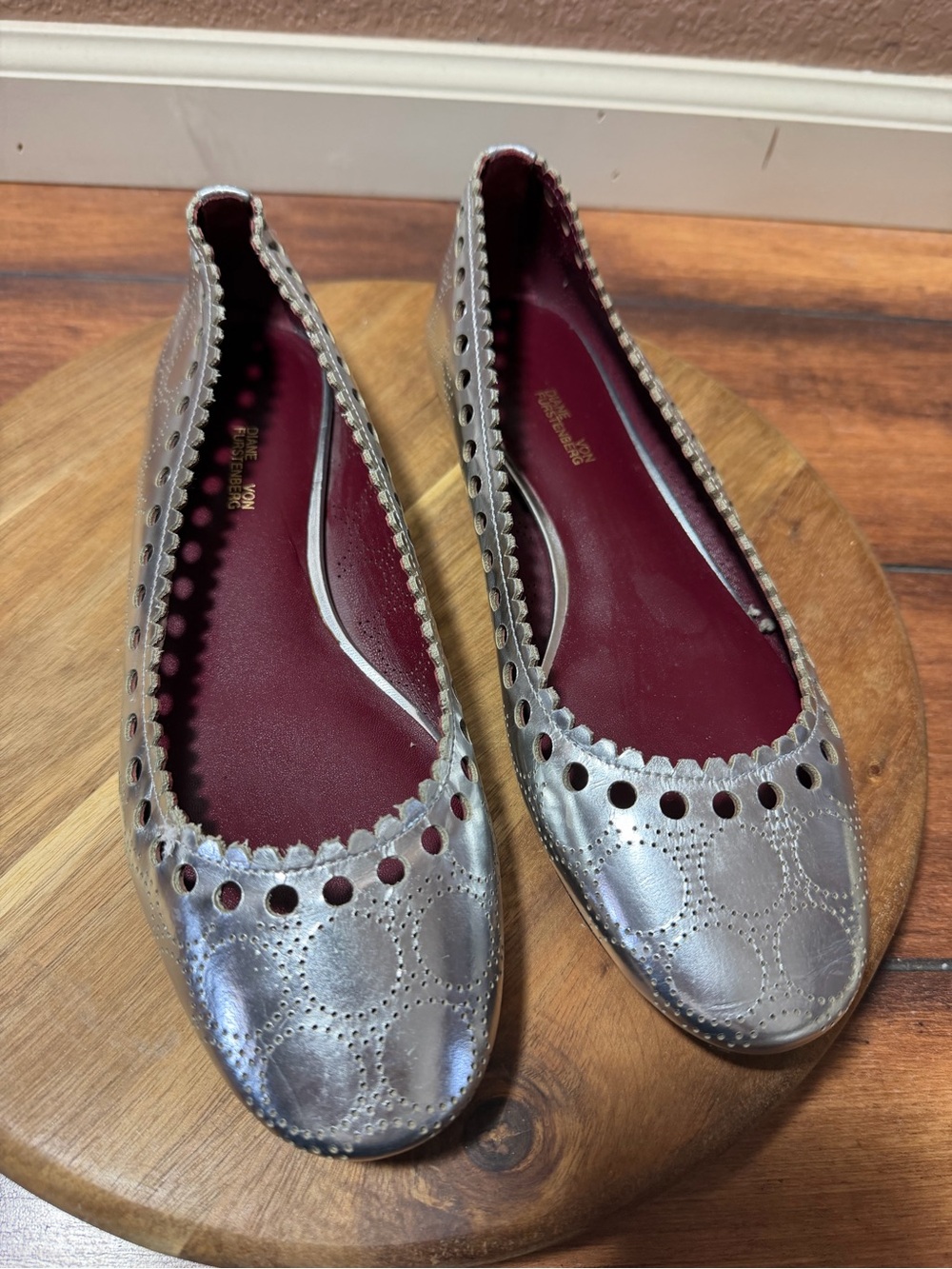 Diane Von Furstenberg Silver Metallic Perforated Ballet Flats Size 6